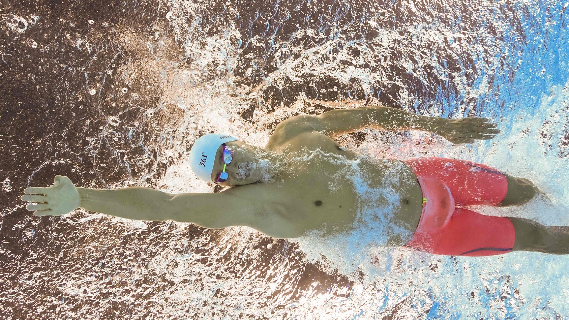 国足球员恢复训练状态良好，国足32名球员全部参加赛前官方训练